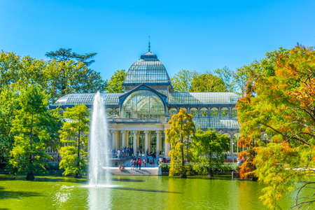 Fountain in a pond in front of the crystal palace at the Parque del Buen Retiro in Madrid, Spainのeditorial素材