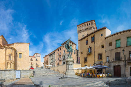 SEGOVIA, SPAIN, OCTOBER 4, 2017: Statue of Juan Bravo at Segovia, Spainのeditorial素材