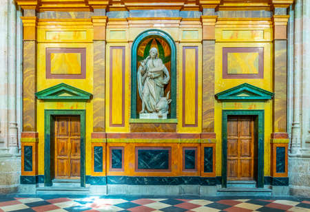 SEGOVIA, SPAIN, OCTOBER 4, 2017: Interior of the gothic cathedral at Segovia, Spainのeditorial素材