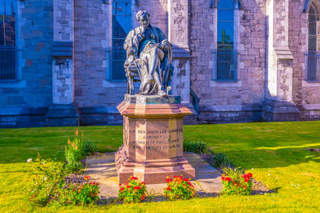 View of a statue in the Saint Stephen's Green park in Dublin, Irelandの写真素材