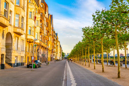 DUSSELDORF, GERMANY, AUGUST 10, 2018: People are enjoying a summer day on riverside promenade in Dusseldorf, Germanyのeditorial素材