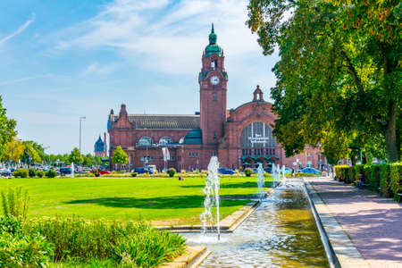 WIESBADEN, GERMANY, AUGUST 17, 2018: View of the main train station in Wiesbaden, Germanyのeditorial素材