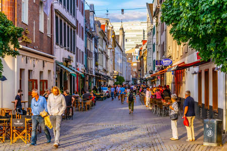 DUSSELDORF, GERMANY, AUGUST 10, 2018: People are passing through center of Dusseldorf, Germanyのeditorial素材
