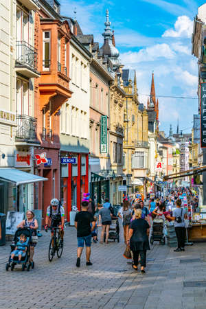 WIESBADEN, GERMANY, AUGUST 17, 2018: Tourists are strolling through the center of Wiesbaden, Germanyのeditorial素材