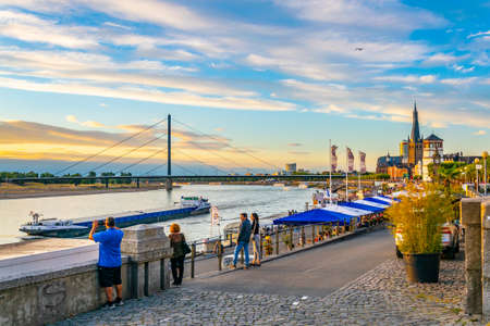DUSSELDORF, GERMANY, AUGUST 10, 2018: People are enjoying a summer day on riverside promenade in Dusseldorf, Germanyのeditorial素材