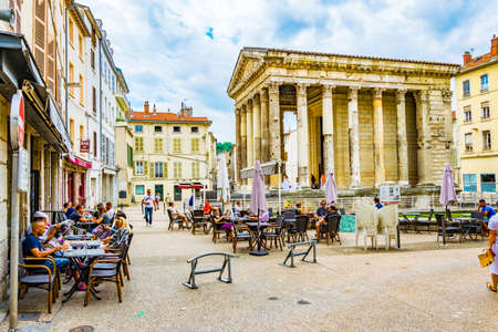 VIENNE, FRANCE, JULY 23, 2017: People are strolling around Temple d'Auguste et de Livie in Vienne, Franceのeditorial素材