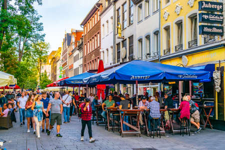DUSSELDORF, GERMANY, AUGUST 10, 2018: People are passing through center of Dusseldorf, Germanyのeditorial素材
