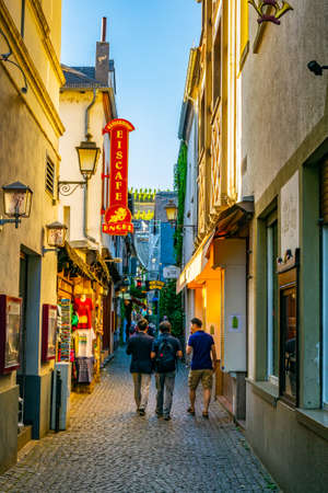 RUDESHEIM AM RHEIN, GERMANY, AUGUST 16, 2018: Tourists are strolling through famous Drosselgasse street in Rudesheim am Rhein in Germanyのeditorial素材