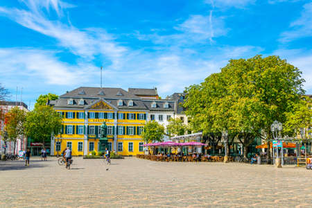 BONN, GERMANY, AUGUST 12, 2018: View of the Munsterplatz square in the center of Bonn, Germanyのeditorial素材