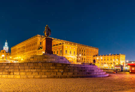 Night view of the Royal Palace in Stockholm, Sweden.のeditorial素材