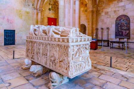 ALCOBACA, PORTUGAL, MAY 28, 2019: Royal tomb at the Alcobaca monastery, Portugalのeditorial素材