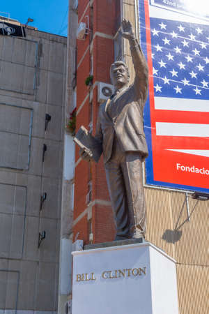 PRISHTINA, KOSOVO, SEPTEMBER 17, 2019: Statue of Bill CLinton in Prishtina, Kosovoのeditorial素材