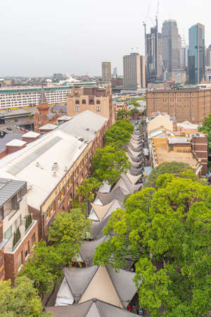 SYDNEY, AUSTRALIA, DECEMBER 29, 2019: People are strolling through street market in the rocks in Sydney, Australiaの写真素材
