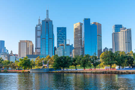 MELBOURNE, AUSTRALIA, DECEMBER 31, 2019: Cityscape of Melbourne behind Yarra river, Australiaの写真素材