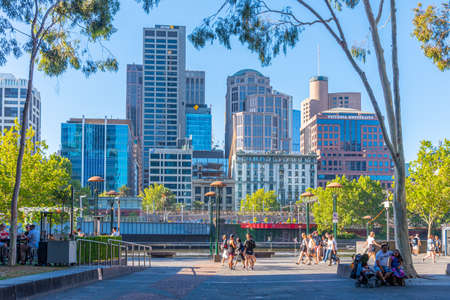 MELBOURNE, AUSTRALIA, JANUARY 1, 2020: People are strolling at waterfront of Yarra river in Melbourne, Australiaの写真素材