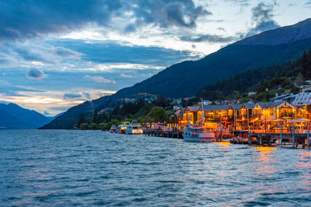 QUEENSTOWN, NEW ZEALAND, JANUARY 27, 2020: Sunset view of waterfront of Queenstown, New Zealandの写真素材