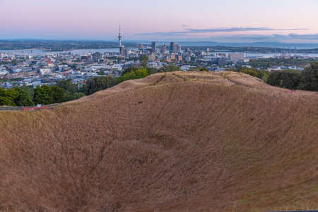 Sunrise view of Auckland from Mount Eden, New Zealandのeditorial素材