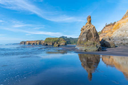 Three Sisters and the Elephant Rock in New Zealandのeditorial素材