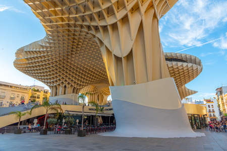 SEVILLA, SPAIN, JUNE 24, 2019: People are strolling through pillars of Setas de Sevilla in Spainのeditorial素材