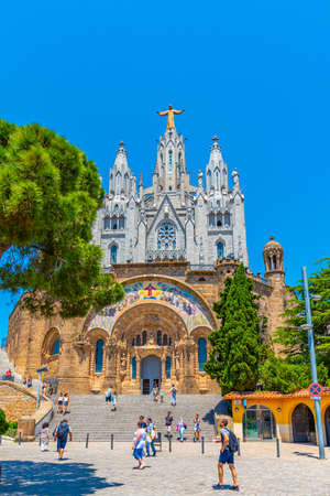 BARCELONA, SPAIN, JUNE 29, 2019: People are coming to the Temple of the Sacred Heart of Jesus in Barcelona, Spainのeditorial素材