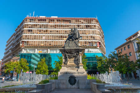 GRANADA, SPAIN, JUNE 23, 2019: People are strolling on plaza de isabela la catolica in Granada, Spainのeditorial素材