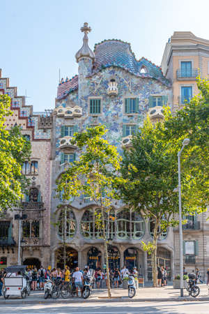 BARCELONA, SPAIN, JUNE 30, 2019: People are passing on a street in front of Casa Battlo in Barcelona, Spainのeditorial素材