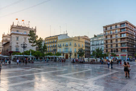 VALENCIA, SPAIN, JUNE 17, 2019: Fuente del Turia fountain at Plaza de la Virgen in Valencia, Spainのeditorial素材