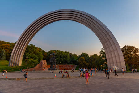KYIV, UKRAINE, AUGUST 28, 2019: Night view of Friendship of the nations arch in Kiev, Ukraineのeditorial素材