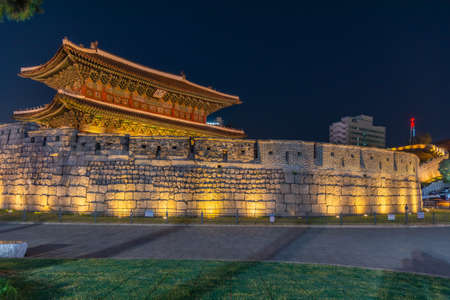 Night view of Heunginjimun gate in the center of Seoul, Republic of Koreaのeditorial素材