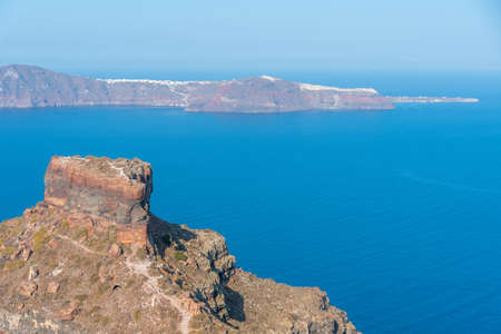 Skaros rock and with Thirasia island in background, Greeceの写真素材