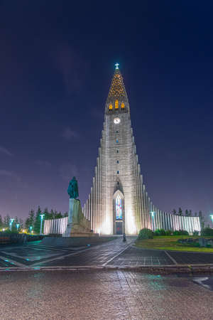 Night view of Hallgrimskirkja cathedral in Reykjavik, Icelandの写真素材