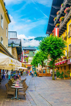 ZELL AM SEE, AUSTRIA, JULY 29, 2016: People are strolling through the historical center of Zell am See town in Austria.のeditorial素材