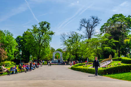 VIENNA, AUSTRIA, MAY 15, 2015: People are relaxing in stadtpark in vienna during sunny day in early summerのeditorial素材