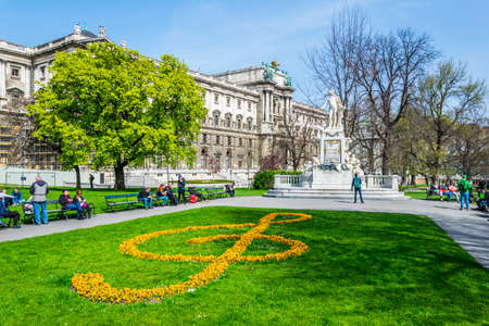 VIENNA, AUSTRIA, MARCH 2016: Statue of famous composer Wolfgang Amadeus Mozart in the Burggarten, Vienna, Austriaのeditorial素材