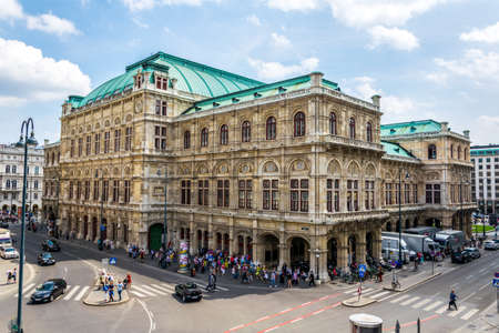 VIENNA, AUSTRIA, JUNE 2016: View of the famous opera building in Vienna.のeditorial素材