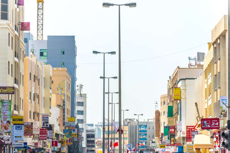MANAMA, BAHRAIN, OCTOBER 23, 2016: Traffic on a street in Manama, the capital of Bahrainのeditorial素材