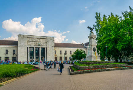 GYOR, HUNGARY MAY 20, 2016: People are walking towards train station in the hungarian city Gyor.のeditorial素材