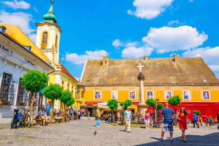 SZENTENDRE, HUNGARY MAY 22, 2016: People are walking on the main square - fo ter - in the hungarian town szentendreのeditorial素材