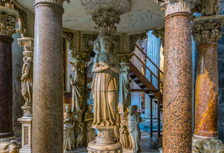 PISA, ITALY, MARCH 14, 2016: view of the interior of the cathedral of Pisa in Italyのeditorial素材