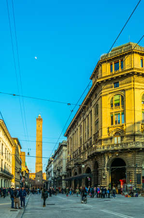 BOLOGNA, ITALY, MARCH 17, 2016: People are strolling on the via francesco rizzoli towards two towers of Bologna - Torre Garisenda and torre degli Asinelliのeditorial素材