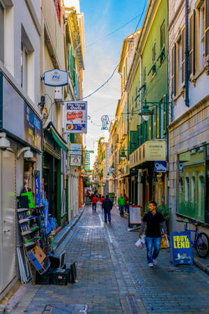 GIBRALTAR, GIBRALTAR, JANUARY 5, 2016: people are strolling through a narrow street of Gibraltarのeditorial素材
