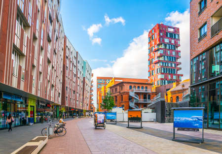 HAMBURG, GERMANY, AUGUST 29, 2016: People are strolling thorugh the hafencity district in Hamburg, Germany.のeditorial素材