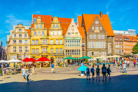 BREMEN, GERMANY, AUGUST 30, 2016: People are walking through the am markt square in the center of Bremen, Germany.のeditorial素材