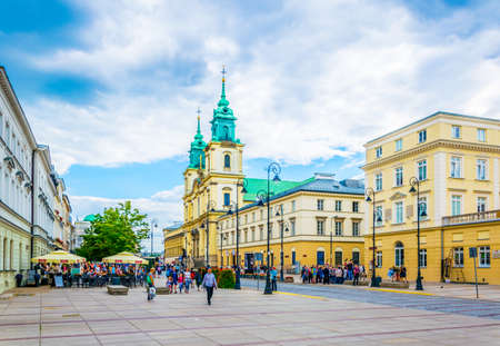 WARSAW, POLAND, AUGUST 12, 2016: People are strolling through the nowy swiat street in front of the Church of the Holy Cross, Warsaw, Polandのeditorial素材