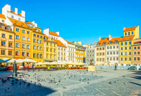 WARSAW, POLAND, AUGUST 12, 2016: View of the old town square in warsaw during summer morning, Poland.のeditorial素材