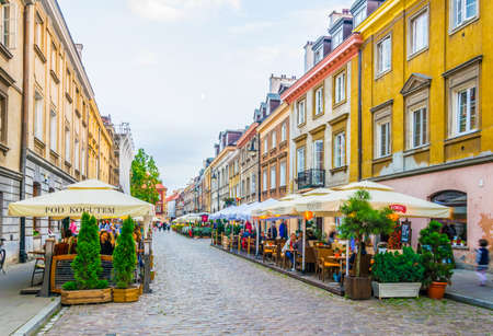 WARSAW, POLAND, AUGUST 13, 2016: Novomiejska street leading towards the royal castle in Warsaw, Poland.のeditorial素材