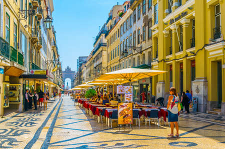 LISBON, PORTUGAL, SEPTEMBER 4, 2016: People are passing through rua augusta in Lisbon, Portugal.のeditorial素材