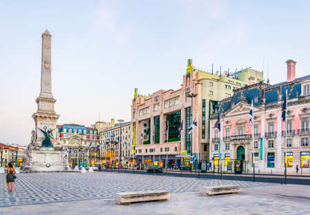 LISBON, PORTUGAL, SEPTEMBER 3, 2016: Sunset view of the praca dos restauradores in Lisbon, Portugal.のeditorial素材