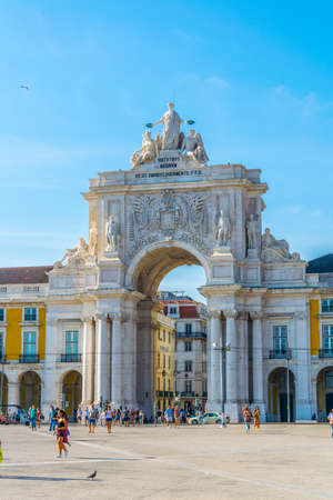 LISBON, PORTUGAL, SEPTEMBER 2, 2016: People are passing in front of the arco da rua augusta in Lisbon, Portugal.のeditorial素材