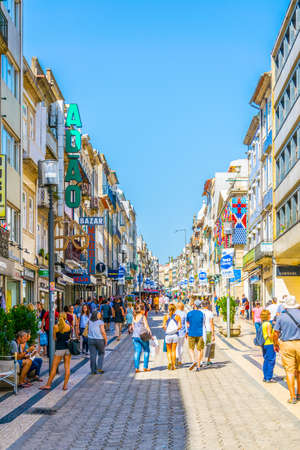 PORTO, PORTUGAL, SEPTEMBER 5, 2016: People are strolling through rua de santa catarina in Porto, Portugalのeditorial素材